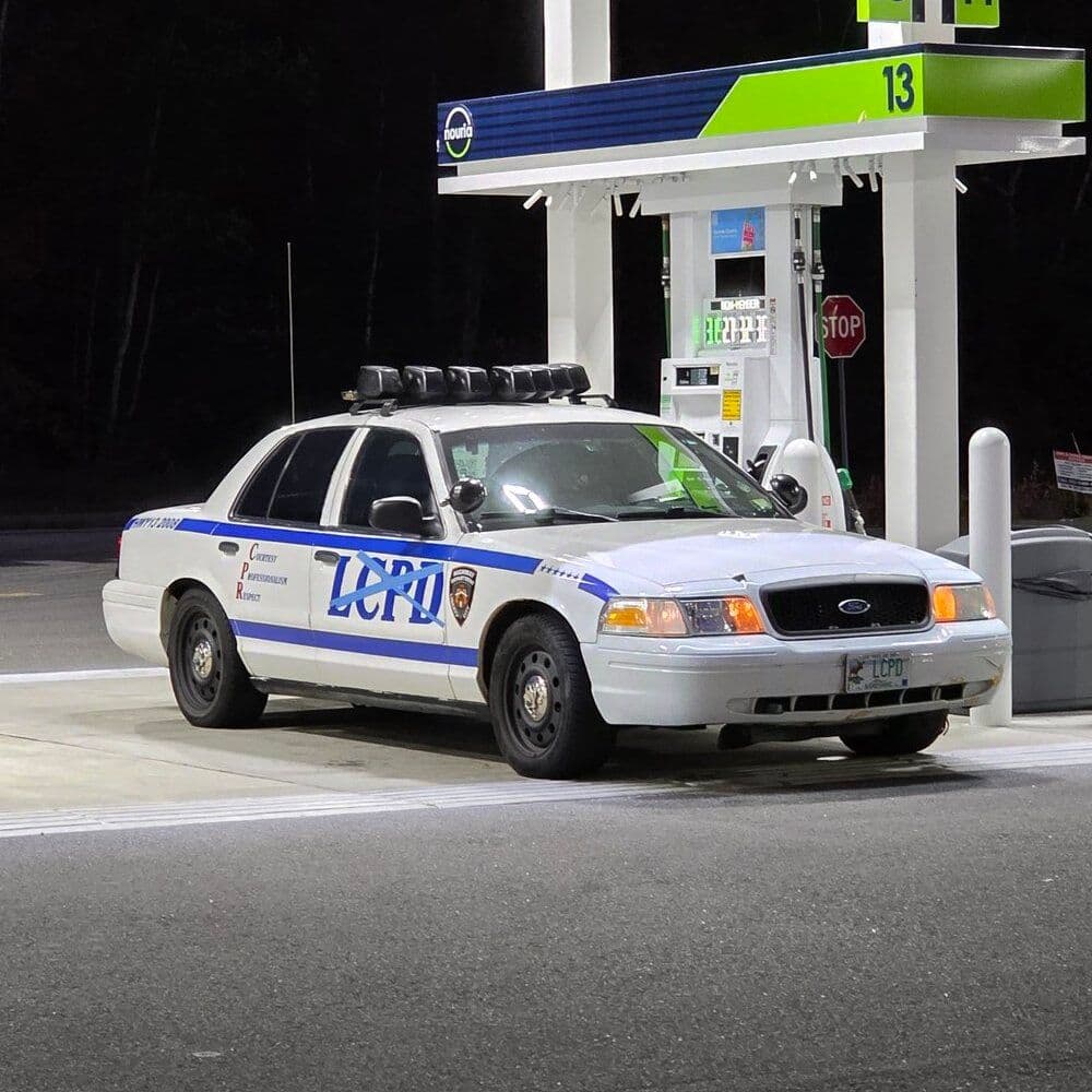 Фанат воссоздал полицейскую машину LCPD из GTA 4 и разъезжает на ней по Нью-Йорку