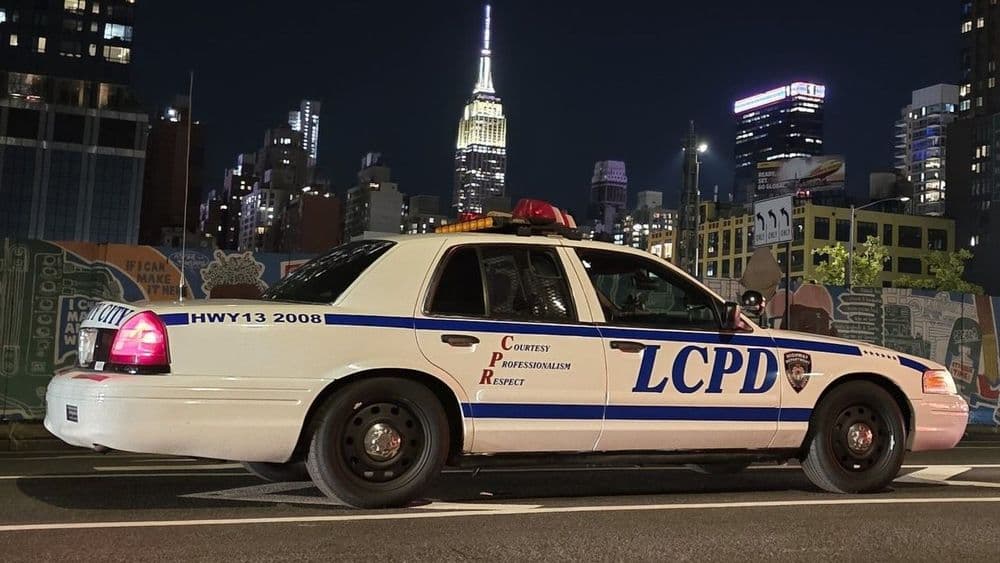 Фанат воссоздал полицейскую машину LCPD из GTA 4 и разъезжает на ней по Нью-Йорку