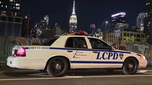 Фанат воссоздал полицейскую машину LCPD из GTA 4 и разъезжает на ней по Нью-Йорку